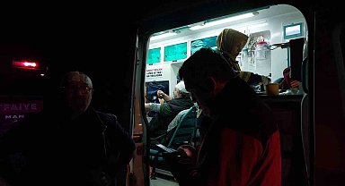 Otoyolda kontrolden çıkan panelvan ağaca çarparak durabildi: 2 yaralı