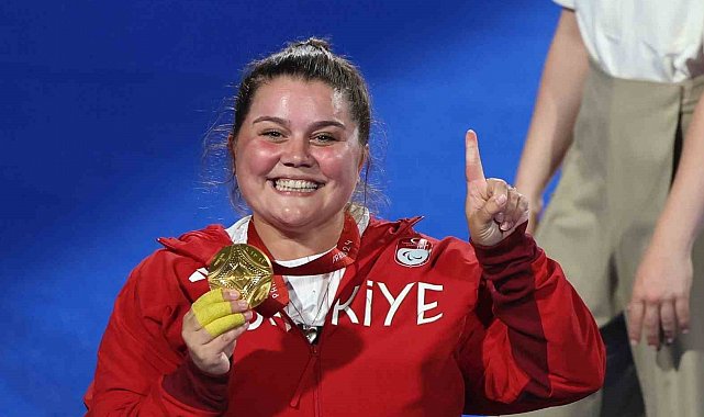 Öznur Cüre Girdi, yılın paralimpik kadın sporcusu seçildi