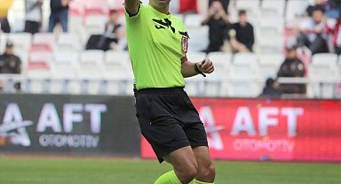 Pakkan ikinci kez Sivasspor-Kayserispor maçında düdük çalacak