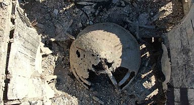 Rejim uçaklarının bombaladığı Deraya'daki camilerden geriye beton ve demir yığını kaldı