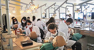 Rektör Hacımüftüoğlu: Diş hekimliği eğitimine yeni bir perspektif getiriyoruz