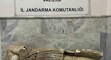Roma dönemine ait 1,5 metrelik heykeli satmak isterken yakalandılar