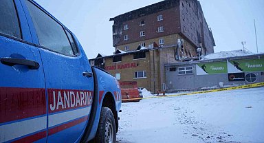 Sadece o oteldeki yangın merdiveni içeride