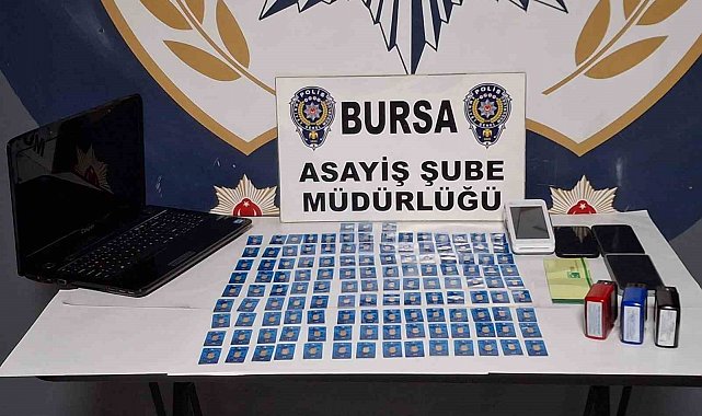 Sahte altınları satmaya çalıştılar, önce kameraya sonra polise yakalandılar