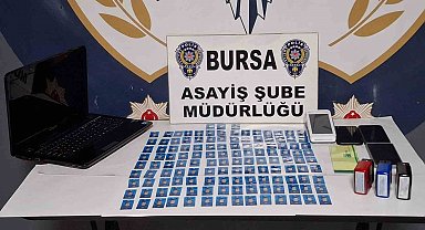 Sahte altınları satmaya çalıştılar, önce kameraya sonra polise yakalandılar