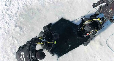 SAK timleri buz gibi gölete dalış yaptı