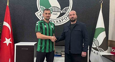 Sakaryaspor, Burak Altıparmak'ı renklerine bağladı