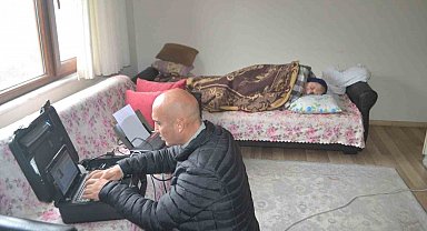 Şalpazarı'nda yaşlı ve yatalak 23 kişin kimlik değişimi evlerinde yapıldı