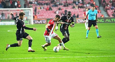 Samsunsporlu Emre Kılınç ameliyat oldu