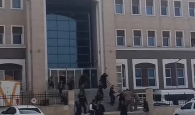 Şanlıurfa'da adliye önünde husumetli aileler arasında kavga: 16 yaralı, 15 gözaltı