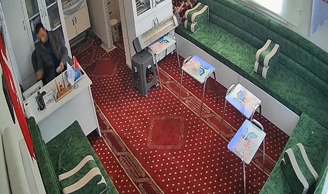 Şanlıurfa'da camide hırsızlık anı kamerada
