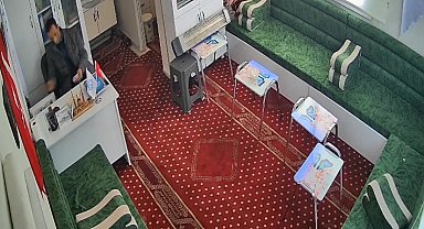 Şanlıurfa'da camide hırsızlık anı kamerada