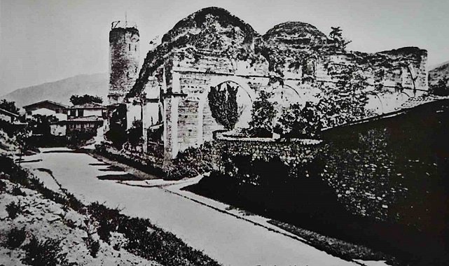 Şehadet Camii'nde çökme tehlikesi