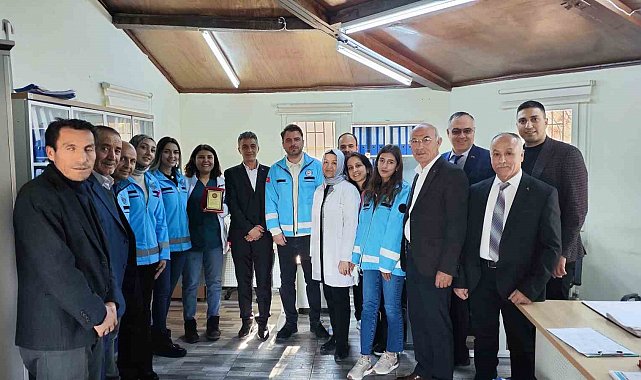 Şehit ailelerine özel sağlık hizmeti veren proje gönüllülerine teşekkür plaketi verildi