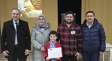 Sertifikalarını çocuklarının ellerinden aldılar