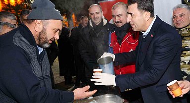 Şeyh Edebali Türbesi'nde vatandaşlara salep ikramı