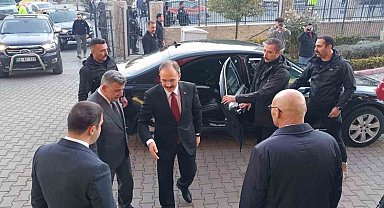Siirt Belediyesine kayyum olarak görevlendirilen Vali Kızılkaya, belediyeye geçti