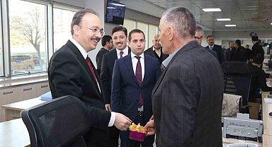 Siirt Valisi ve Belediye Başkan Vekili Kızılkaya, belediye personeli ile bir araya geldi