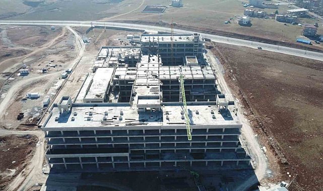 Siirt'te deprem izolatörlü hastane inşaatı devam ediyor