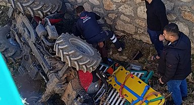 Siirt'te traktör dere yatağına devrildi: 1 yaralı