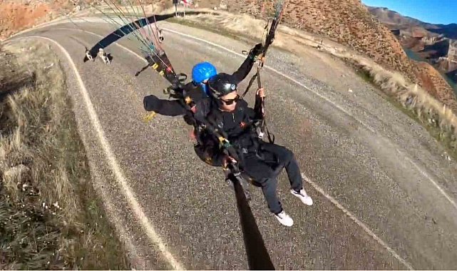 Siirt'te yamaç paraşütçülerine köpek engeli