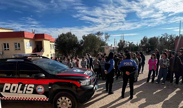 Silifke'de öğrenciler toplumsal ve dijital güvenlik konusunda bilgilendirildi