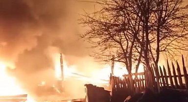 Sinop'ta yangın: 2 ev ve 1 samanlık yandı