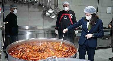 Şırnak'ta bin vatandaşa her gün 3 çeşit yemek dağıtılıyor