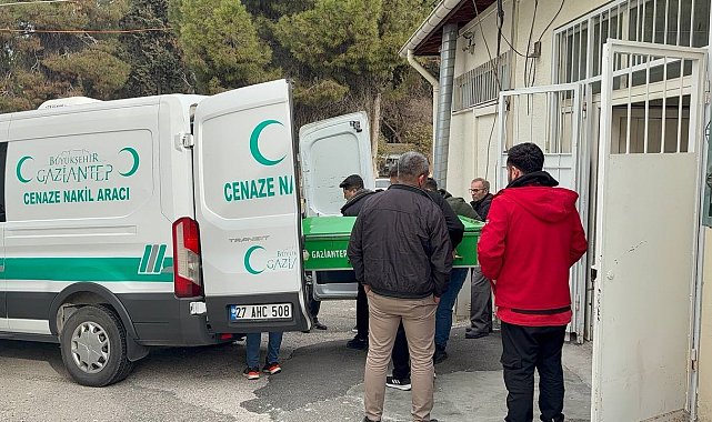 Sırtından bıçaklanan 19 yaşındaki genç hayatını kaybetti