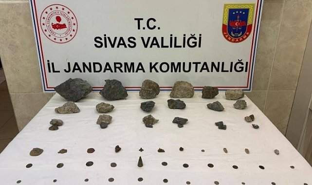 Sivas'ta tarihi eser niteliği taşıyan taşlar, sikkeler ve objeler ele geçirildi