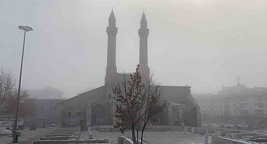 Sivas'ta yoğun sis etkili oldu