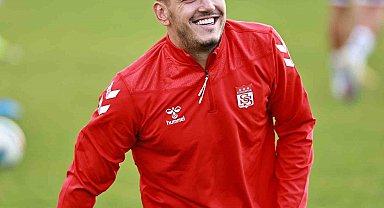 Sivassporlu Rey Manaj'dan Sivaslı çocuklara jest