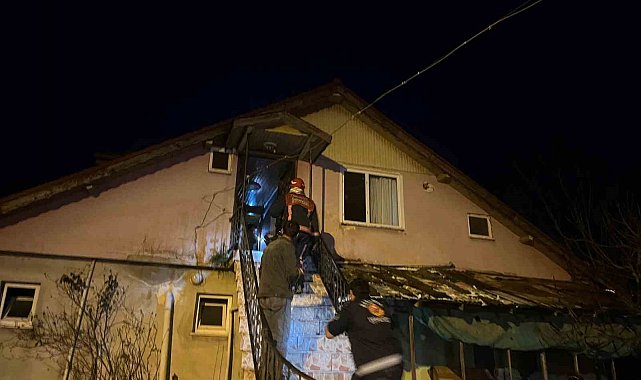 Soba bacasında çıkan yangın çatıya sıçradı