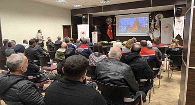 Söke'de defne yaprağı işleme sektör toplantısı yapıldı