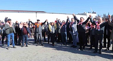 Söke'de Deve Güreşi Festivali renkli geçti