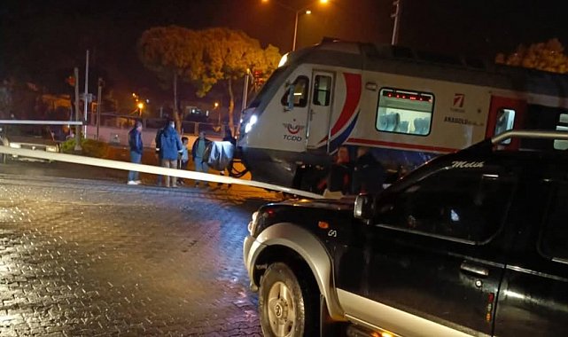 Söke'de yolcu treni pikaba çarptı