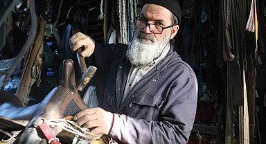 Son saraç ustası, artık dizi setleri için üretim yapıyor