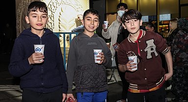 Sultangazi Belediyesi'nden hastane önünde her akşam sıcak çorba ikramı