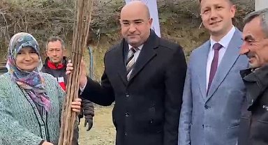 Tavşanlı'da 29 çiftçiye 2 bin 784 hünnap ve cennet hurması fidanı dağıtıldı