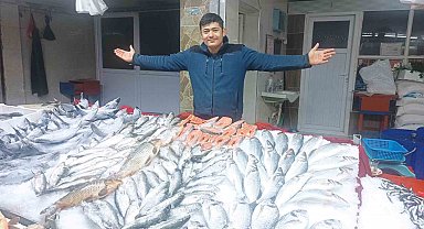 Tavşanlı'da Balık Pazarı'nda denizden sofralara yolculuk
