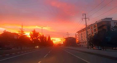 Tavşanlı'da kızıl şafak gökyüzünü renklendirdi