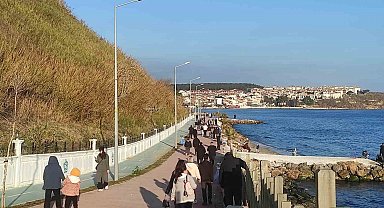 Tekirdağ'da güneşli havada vatandaşlar sahile akın etti