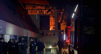 Tekstil fabrikası alevlere teslim oldu