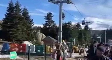 Teleferikte meydana gelen aksama nedeniyle havada asılı kaldılar