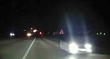 Ters yönde giden otomobil trafikte tehlike saçtı: O anlar kamerada