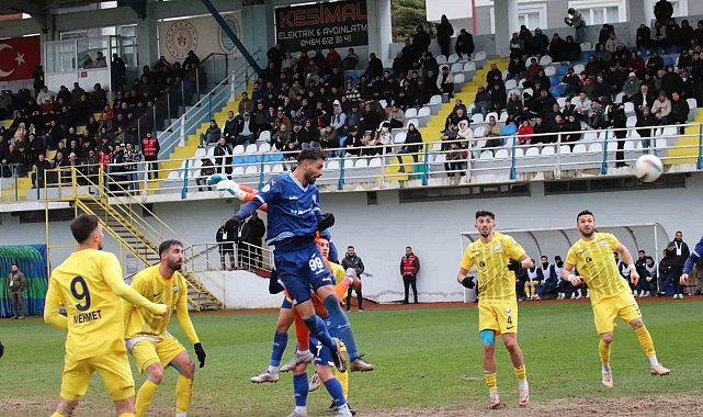 TFF 3. Lig: Pazarspor: 1 - Küçükçekmece Sinop SK: 3