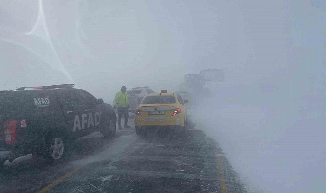Tipi ve fırtınada mahsur kalan vatandaşlar kurtarıldı