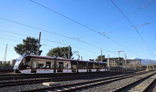 Tramvaylar sefer bitiminde temizlik ve hijyen çalışmalarına sokuluyor