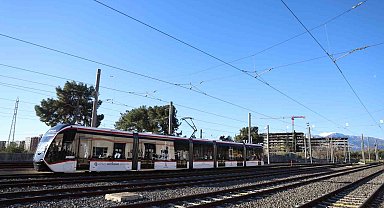 Tramvaylar sefer bitiminde temizlik ve hijyen çalışmalarına sokuluyor