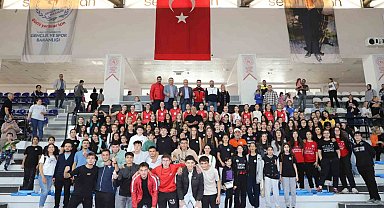 Turgutlu Belediyesi kadın voleybol takımı sezonu tamamladı